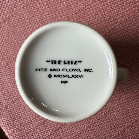 Fitz and Floyd The Ritz Art Deco Grey and Black on White Coffee Mug - Chipped - Picture 8 of 8